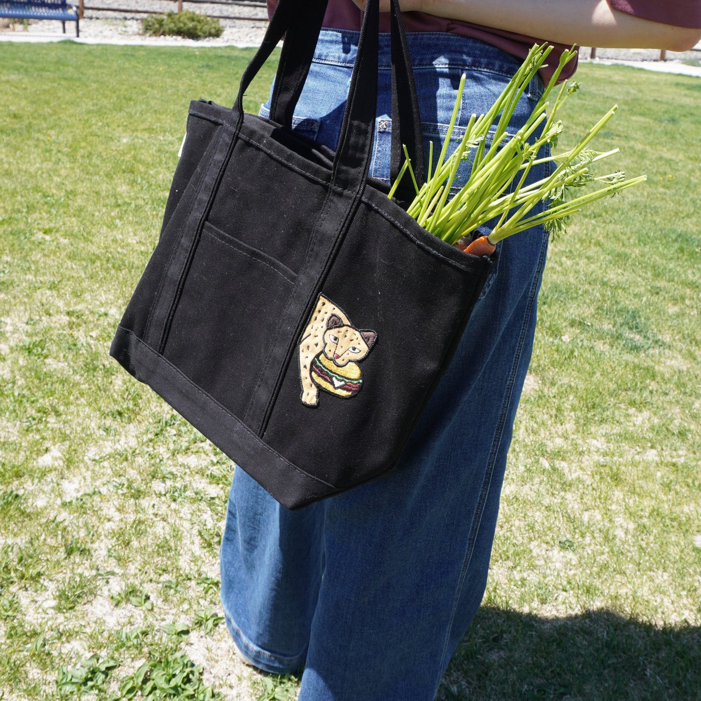 Leo Eats Burger Medium Classic Tote – Funny Canvas Tote Bag for Daily Errands & Gift Lovers