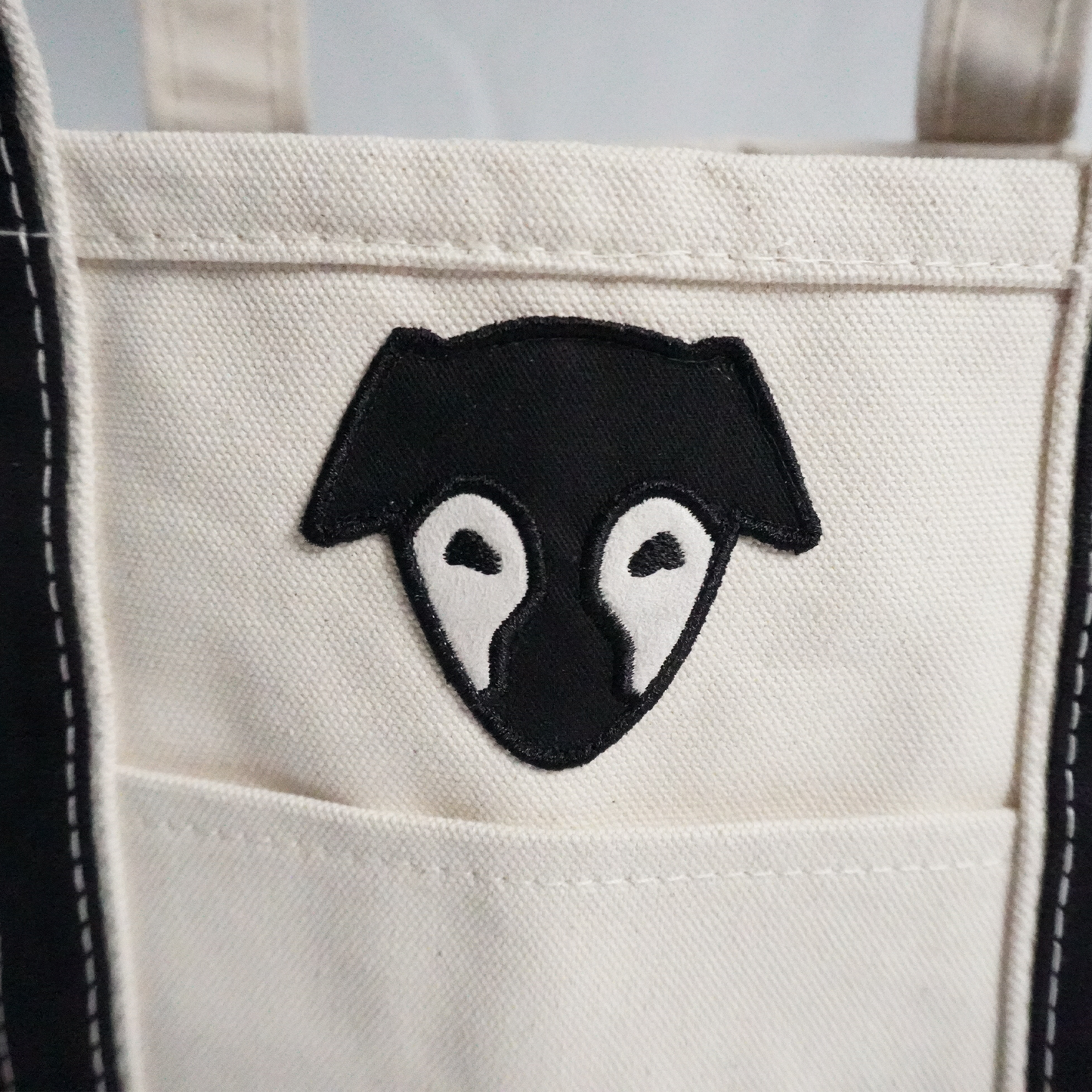 Wonwon Logo Classic Tote – Playful Embroidered Canvas Bag for Essentials